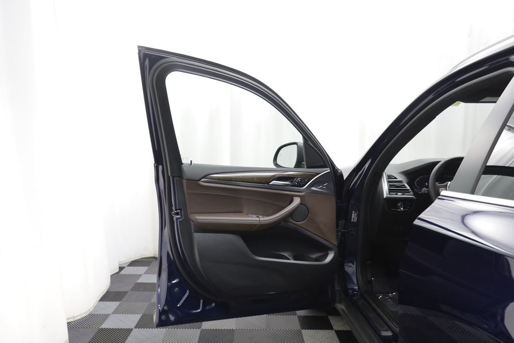 Used 2022 Tanzanite Blue II Metallic BMW xDrive30i image 4