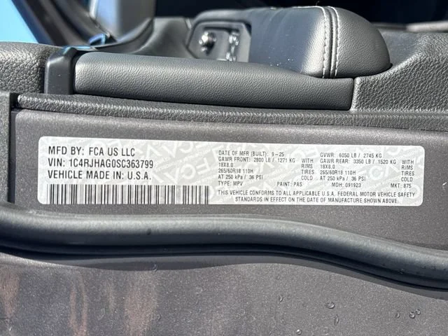 Used 2025 Baltic Gray Metallic Clearcoat Jeep Altitude image 19
