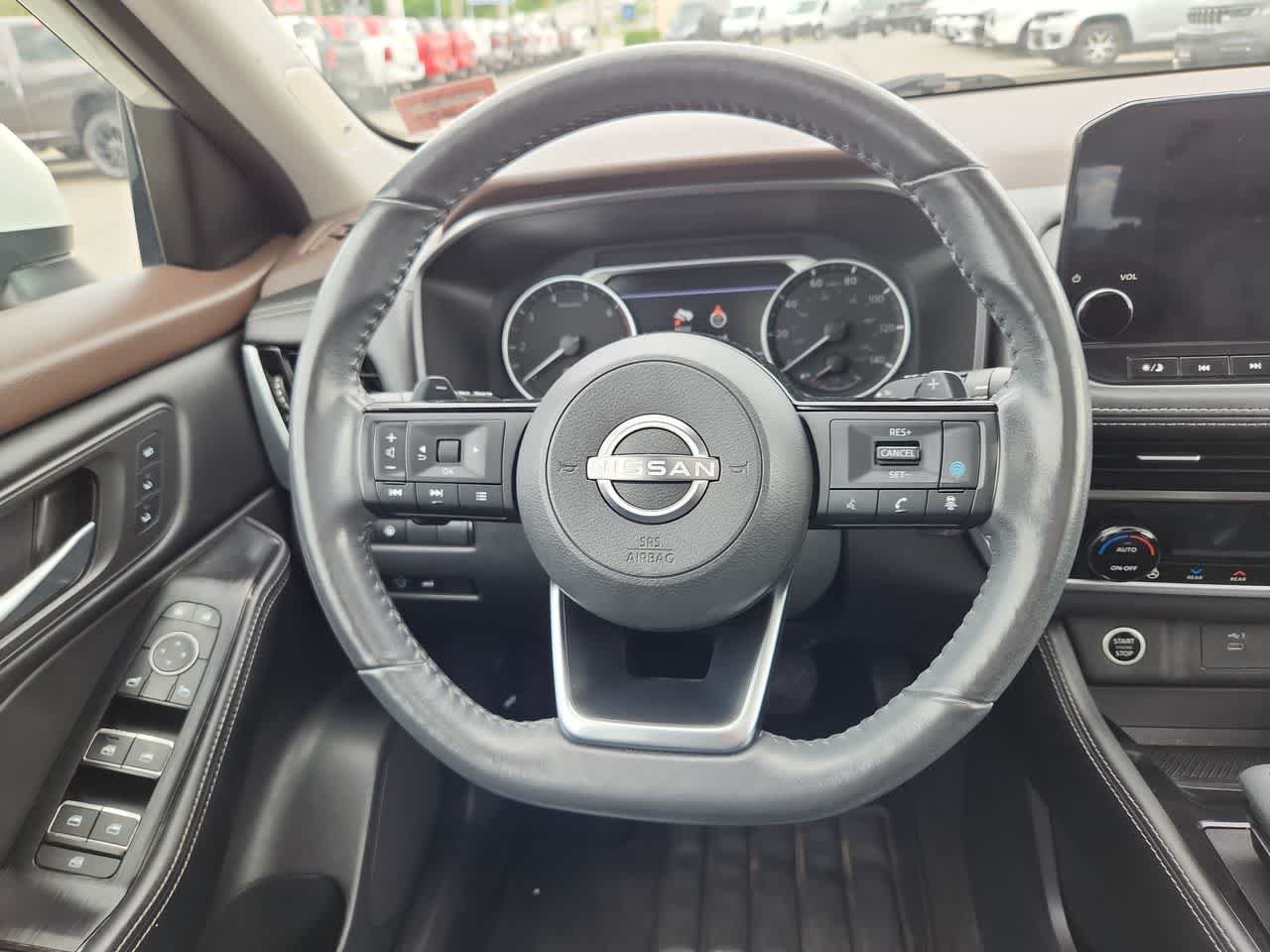 Used 2023 Pearl White Tricoat Nissan SL image 19