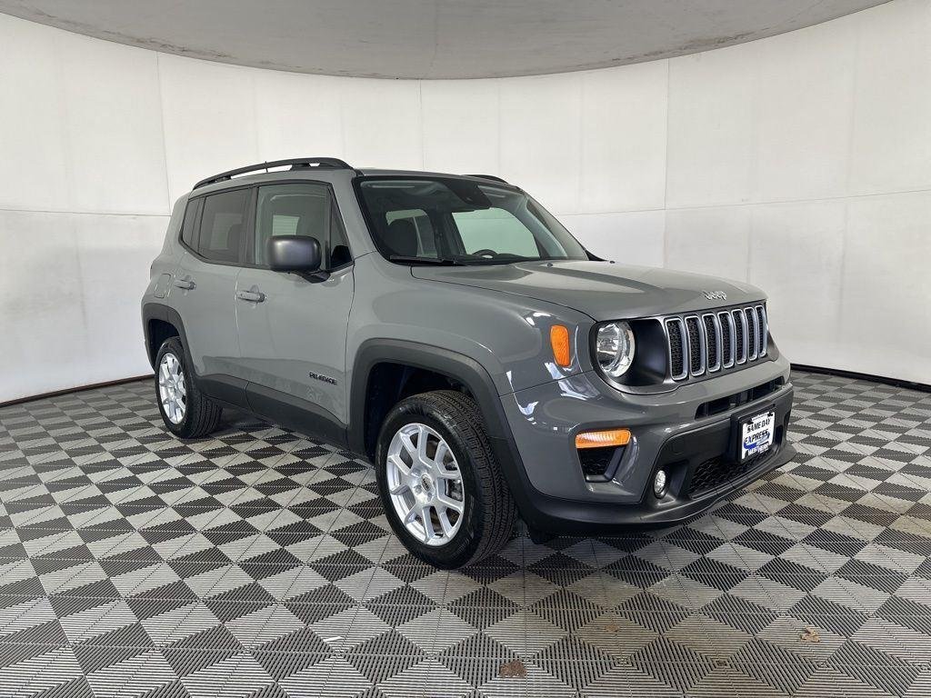 Used 2022 Sting-Gray Clearcoat Jeep Latitude image 23