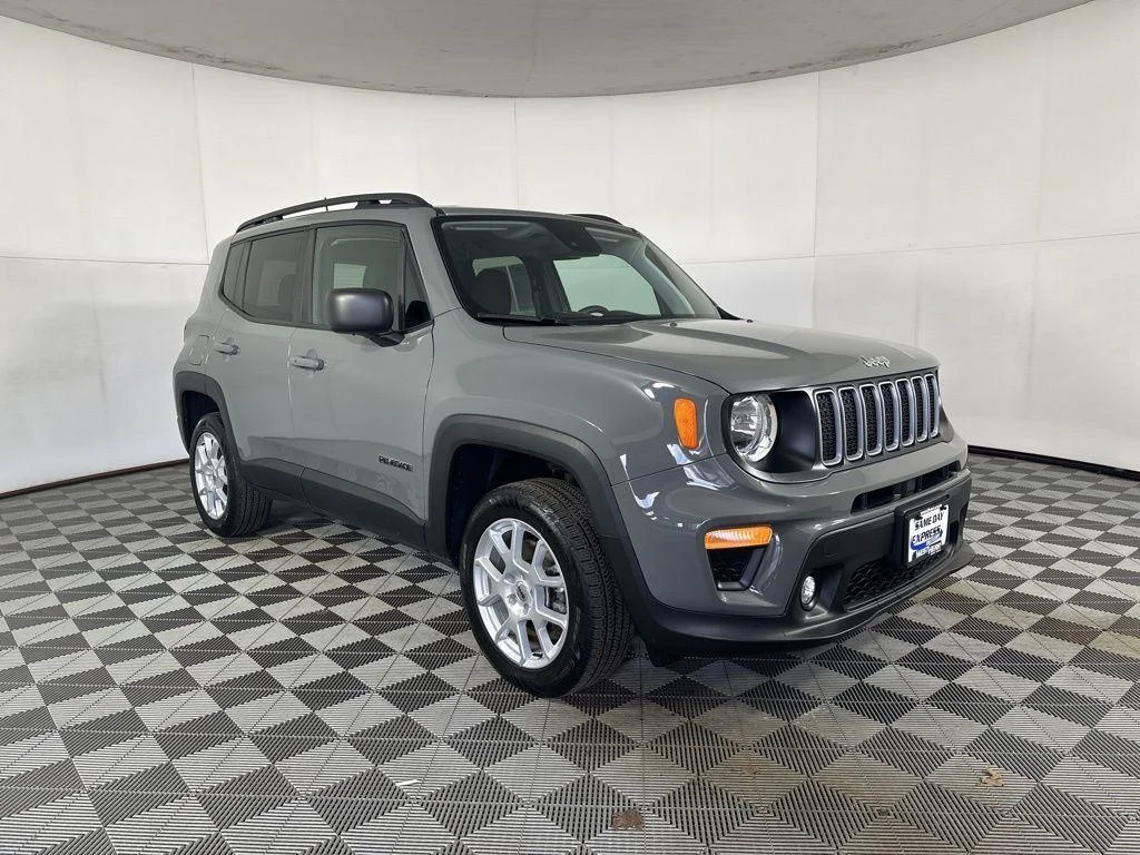 Used 2022 Sting-Gray Clearcoat Jeep Latitude image 23
