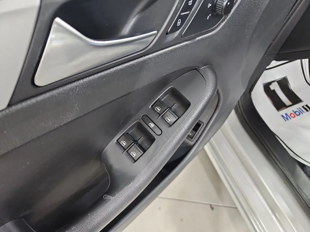 Used 2012 Silver Volkswagen TDI image 11