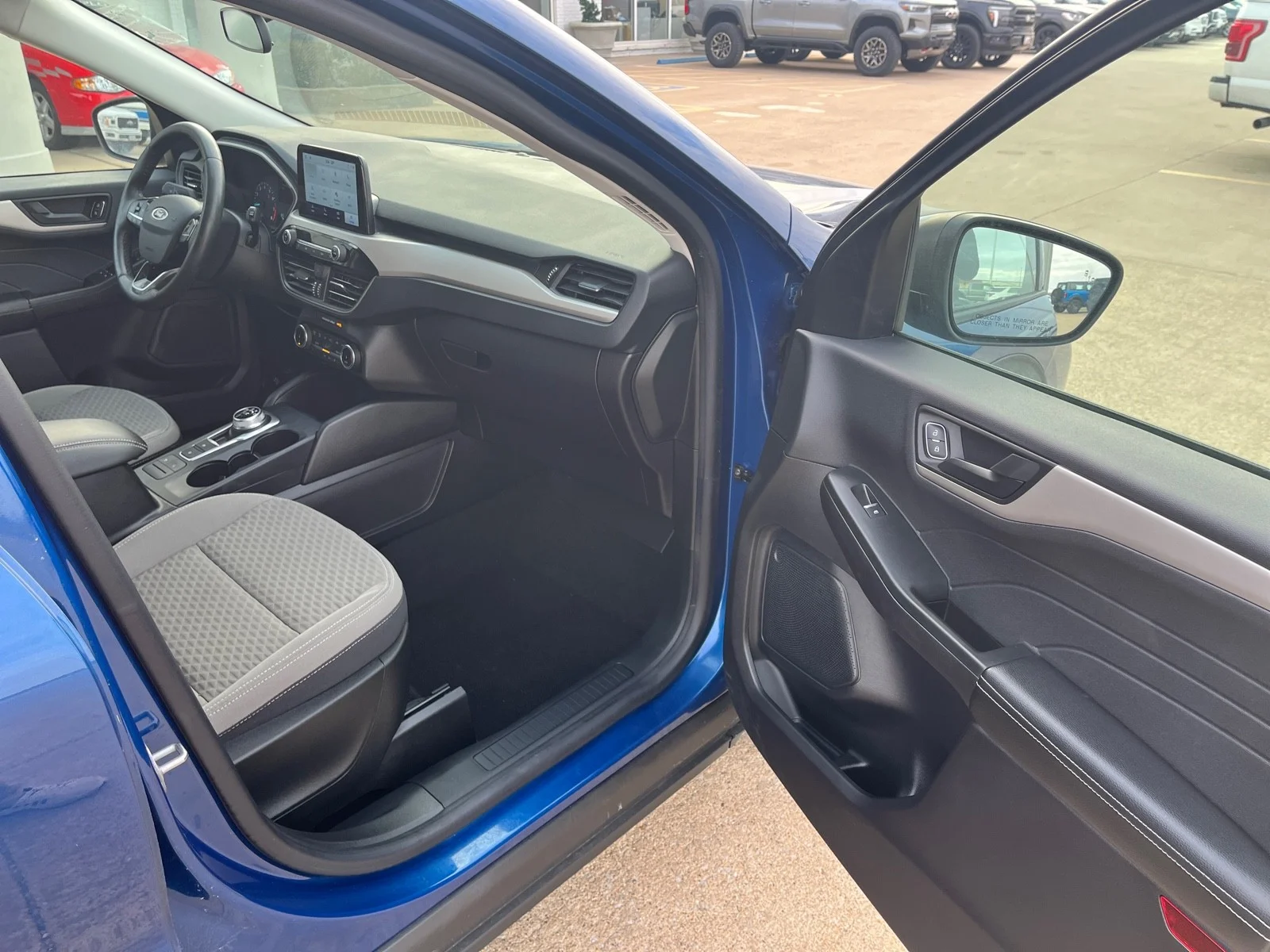 Used 2022 Atlas Blue Metallic Ford SE image 19