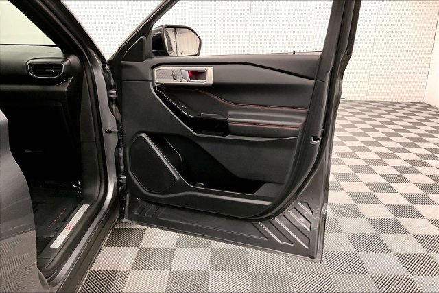 Used 2024 Carbonized Gray Metallic Ford ST-Line image 22