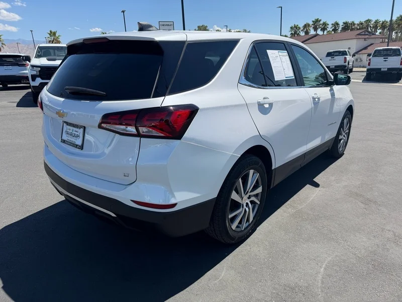 Used 2022 IRIDESCENT PEARL TRICOAT Chevrolet LT image 3