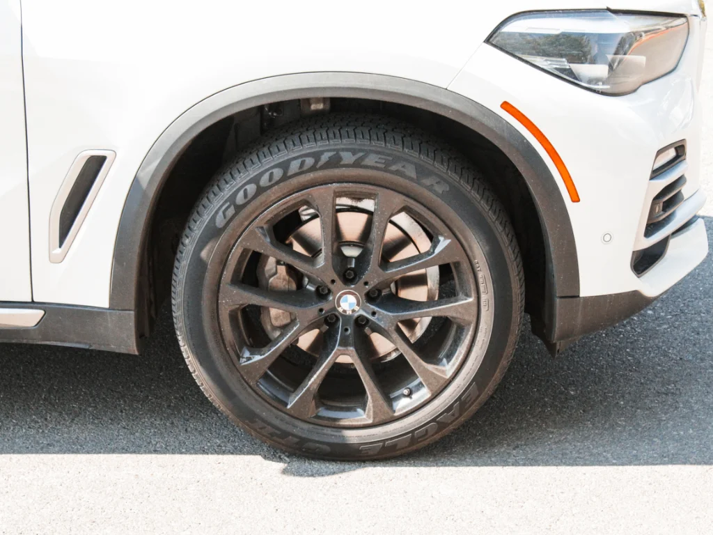 Used 2019 Alpine White BMW xDrive40i image 4