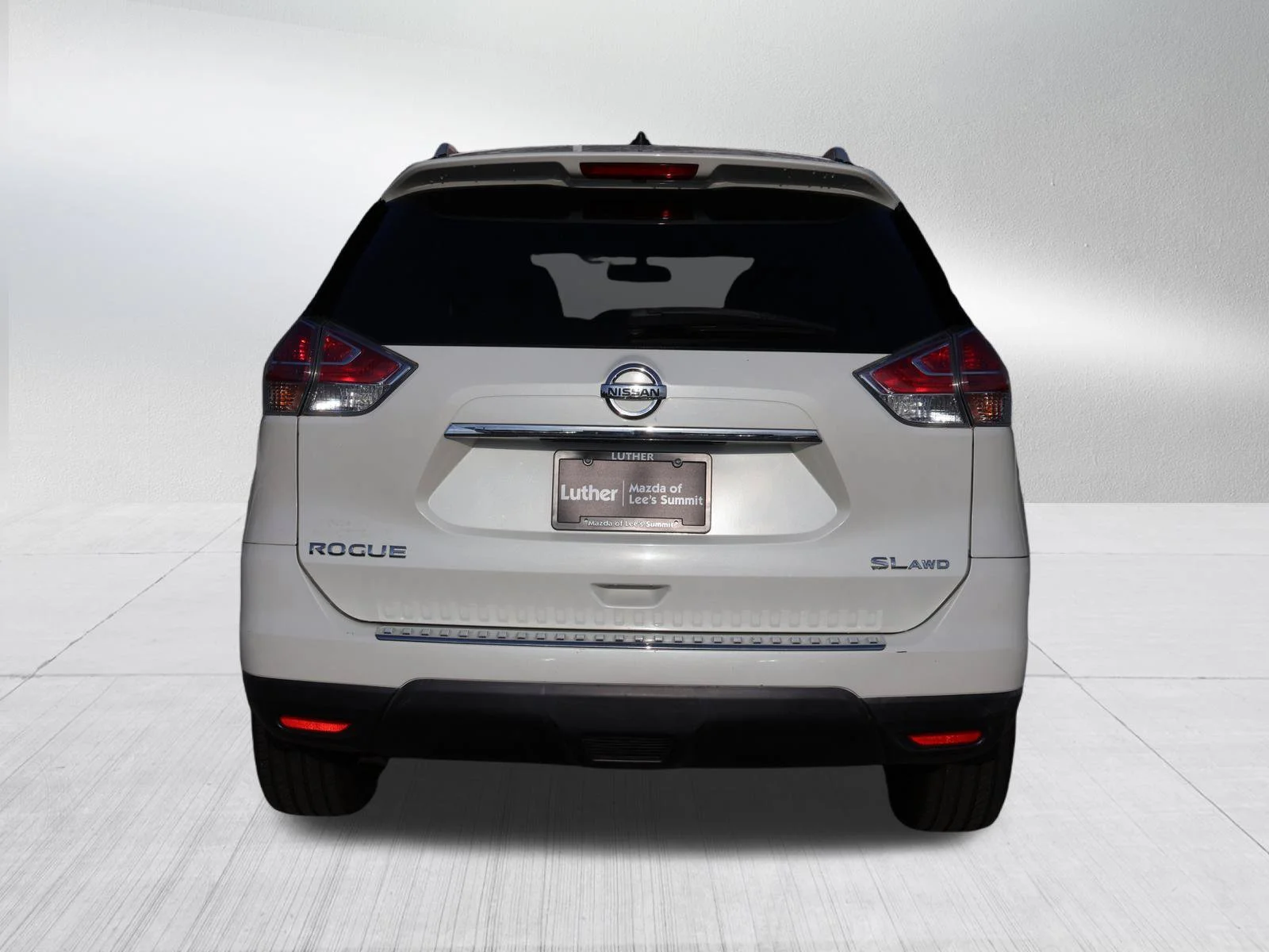Used 2016 Pearl White Nissan SL image 5