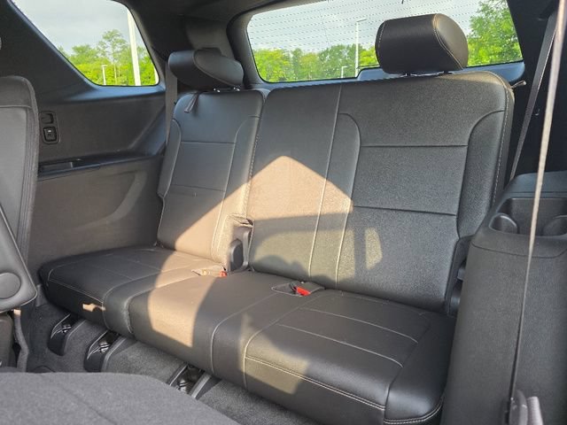 Used 2023 Silver Sage Metallic Chevrolet LT Leather image 30