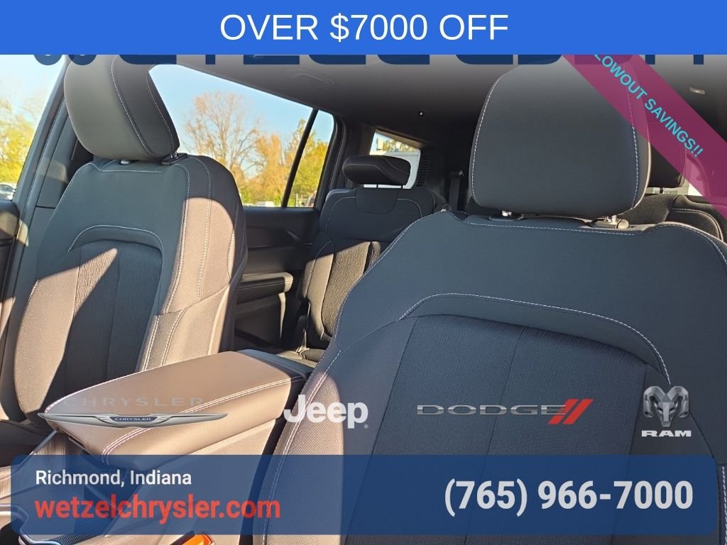 New 2025 Velvet Red Pearl-Coat Exterior Paint Jeep Laredo image 15