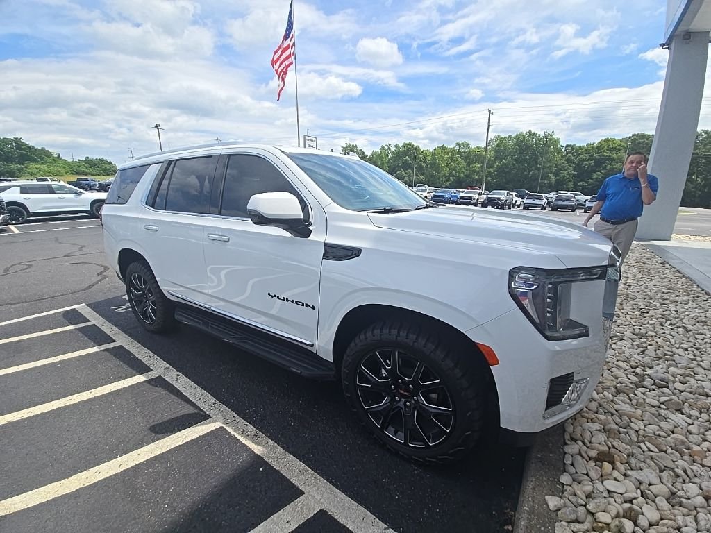 Used 2024 White GMC SLT image 7