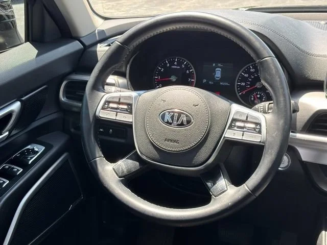 Used 2020 Black Kia S image 14