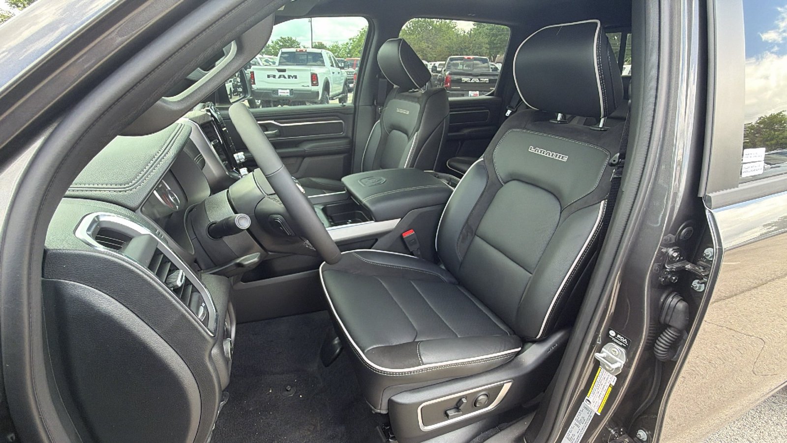 New 2026 Granite Crystal Metallic Clear-Coat Exterior Paint RAM Laramie image 12