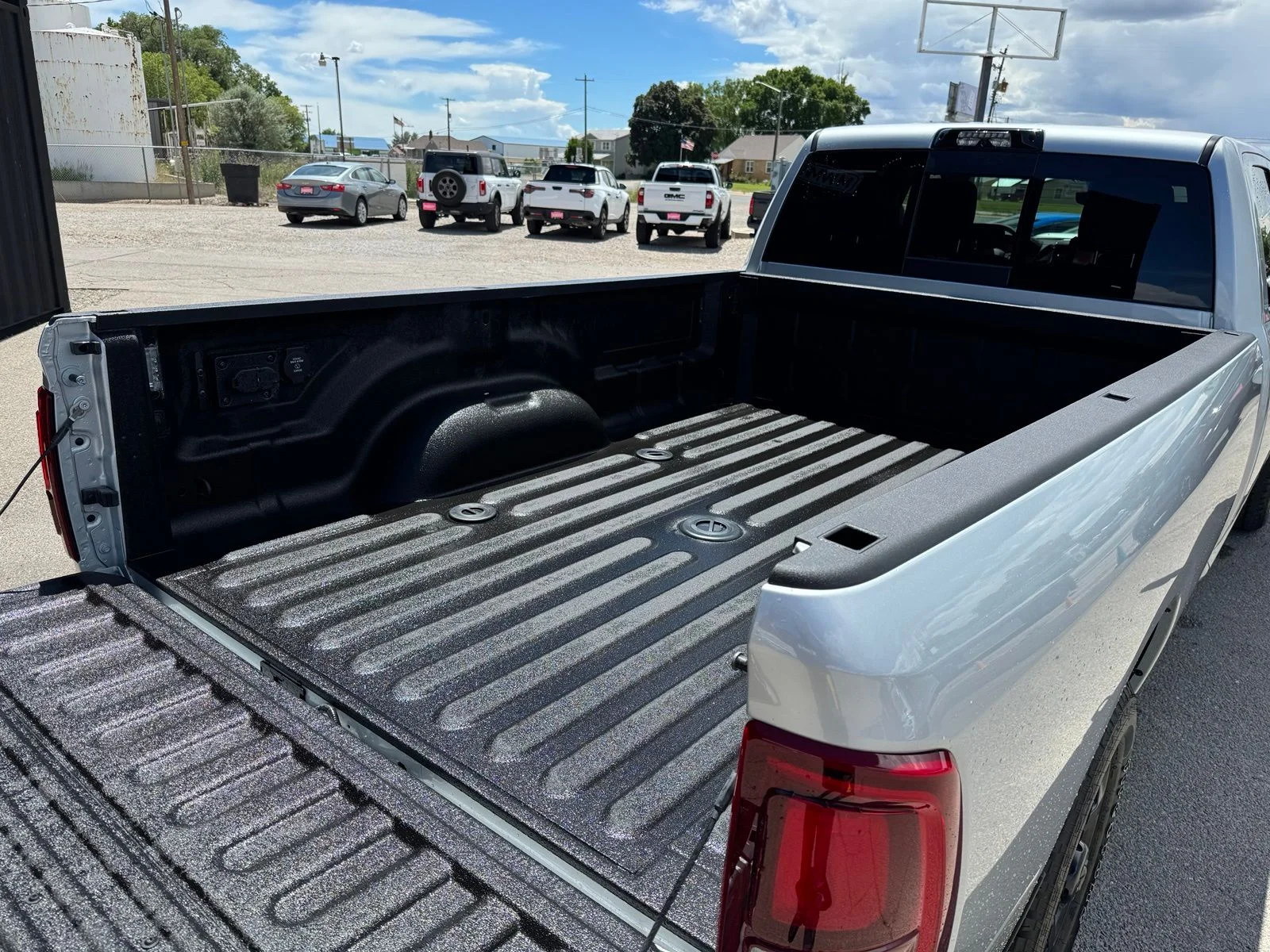 New 2026 Silver-Zynith Exterior Paint RAM Laramie image 9