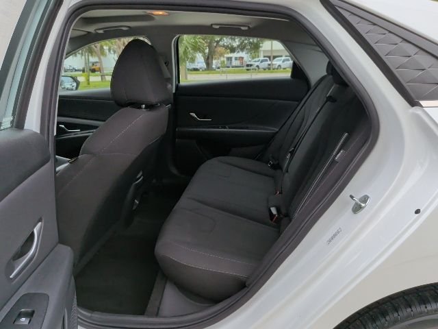 Used 2025 White Hyundai SEL Convenience image 16