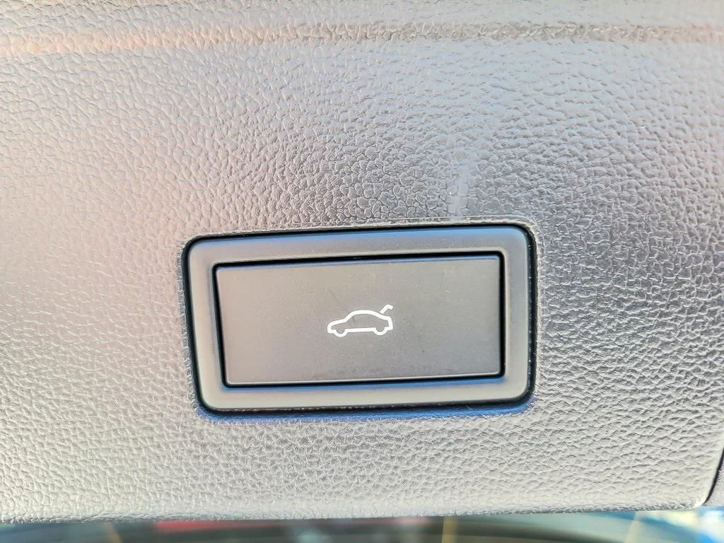 2026 Volkswagen Atlas Cross Sport SE w/Tech - Photo 22