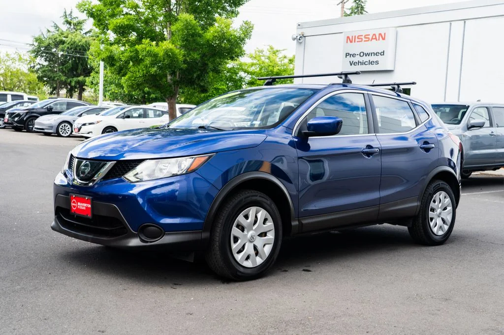 Used 2019 Blue Nissan S image 3