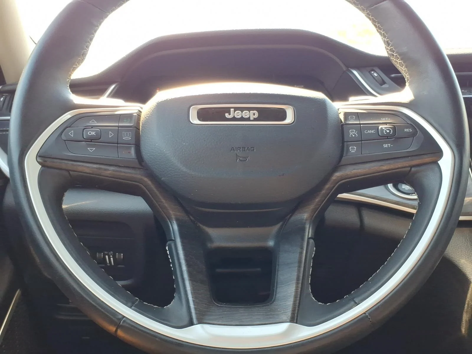 Used 2021 Rocky Mountain Pearlcoat Jeep Limited image 28