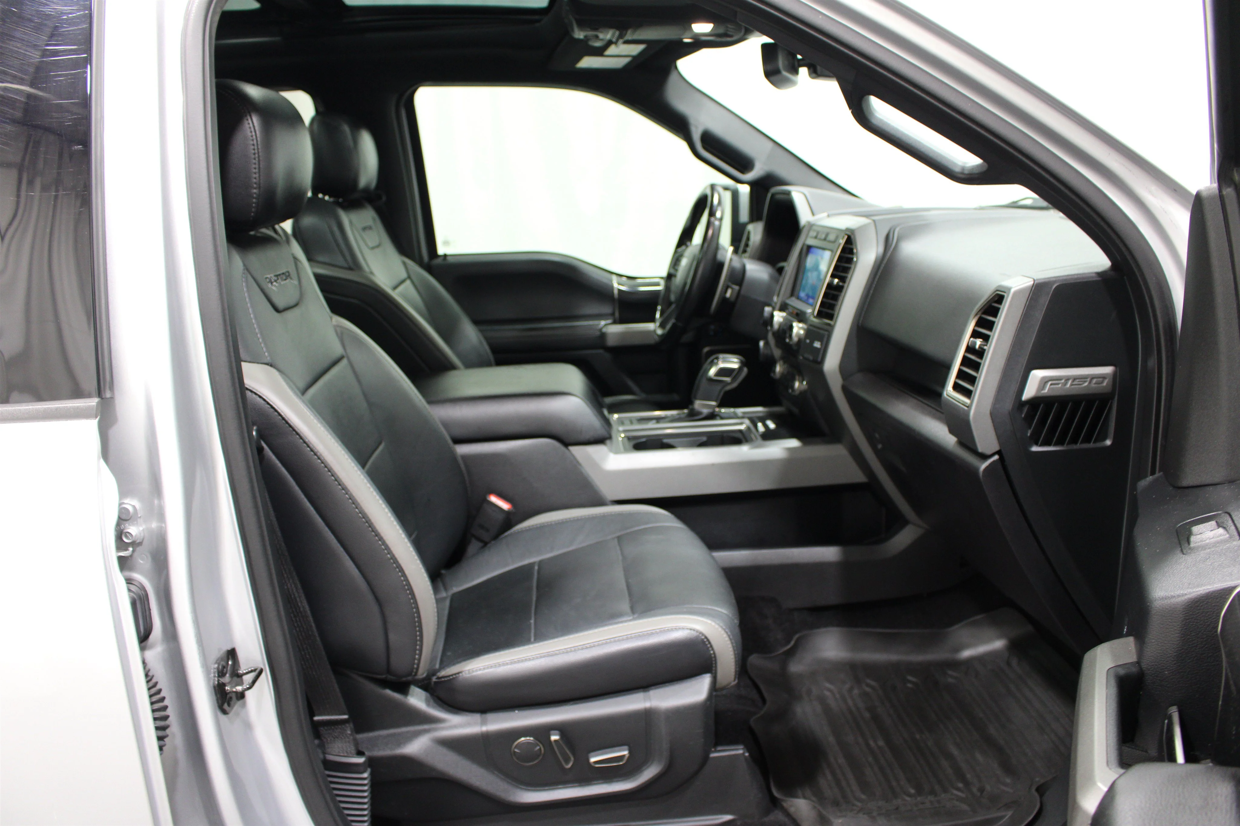 2017 Ford F-150 Raptor - Photo 26