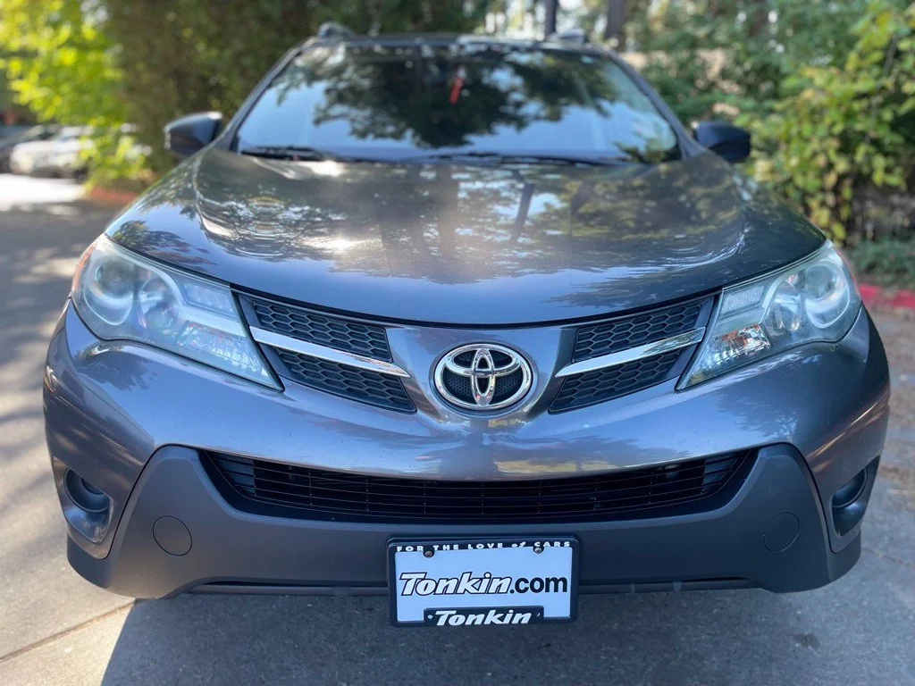 Used 2013 Magnetic Gray Metallic Toyota LE image 9
