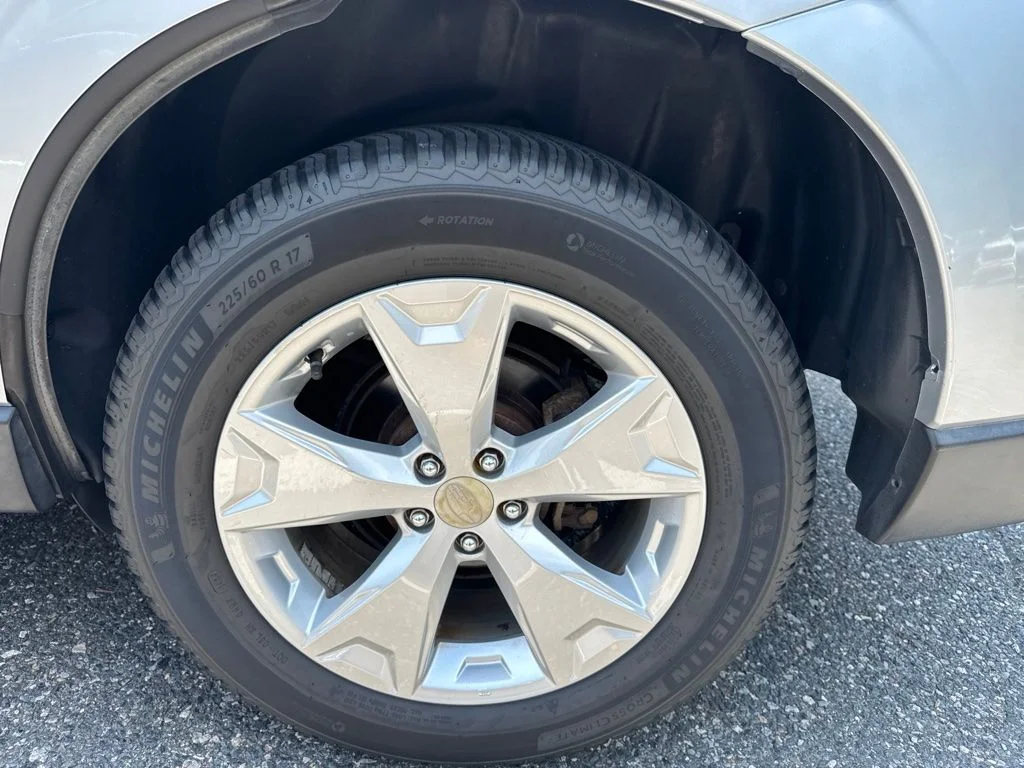 Used 2015 Silver Subaru 2.5i Premium image 5