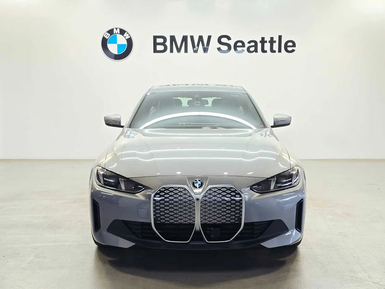 New 2026 Skyscraper Grey Metallic BMW xDrive40 image 6