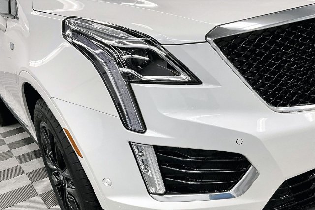 Used 2025 Crystal White Tricoat Cadillac Sport image 35