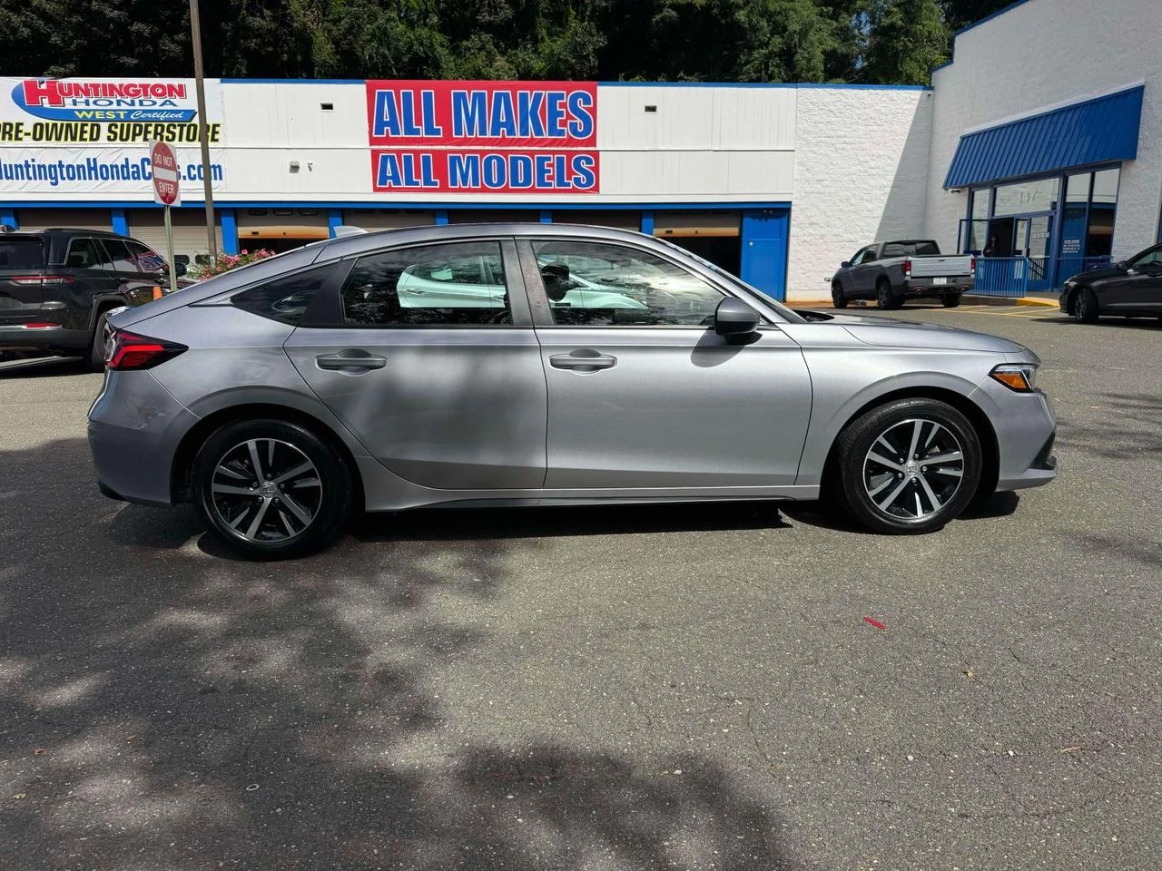 Used 2023 Lunar Silver Metallic Honda LX image 8