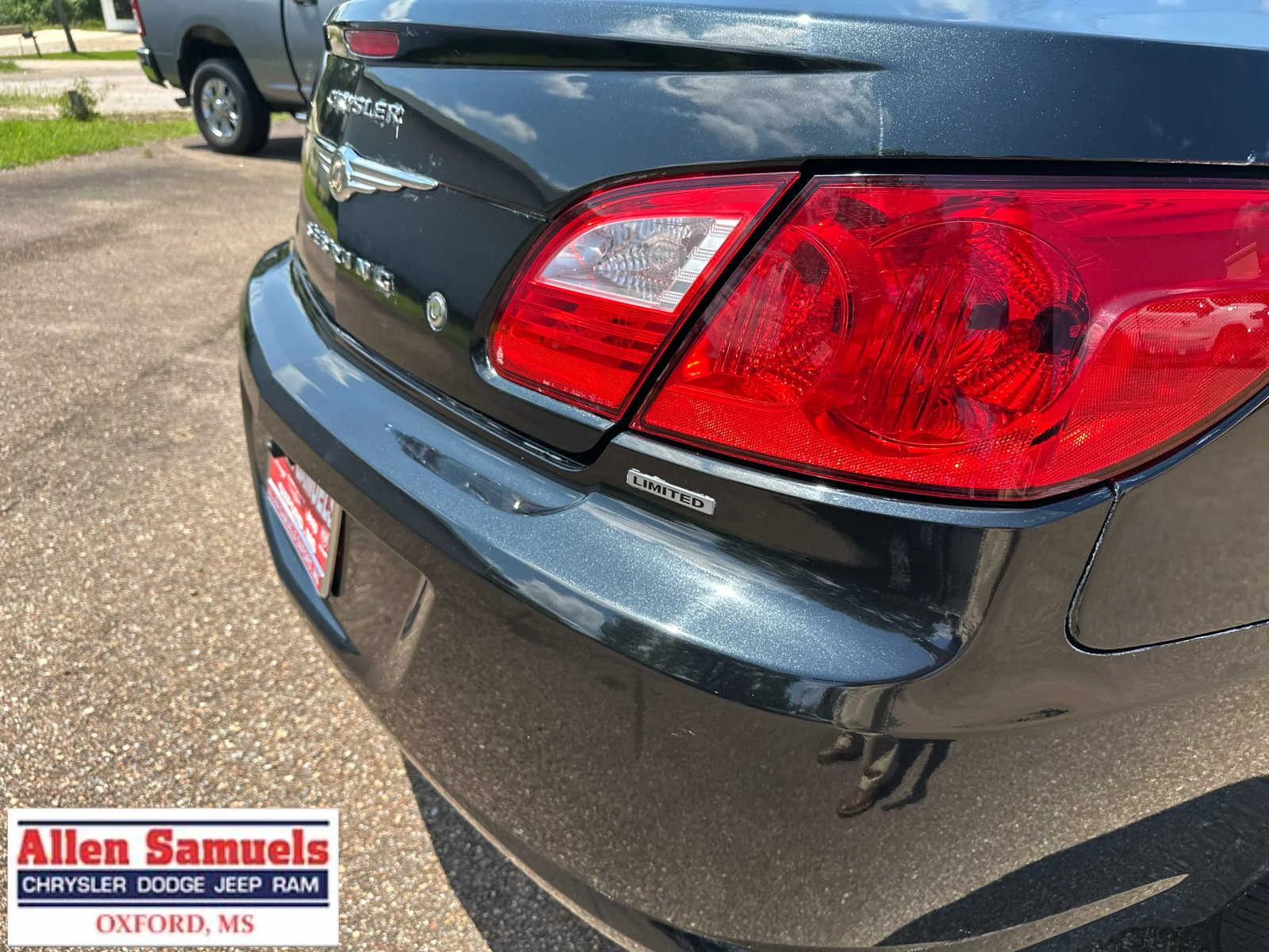 Used 2009 Brilliant Black Pearl Chrysler Limited image 29
