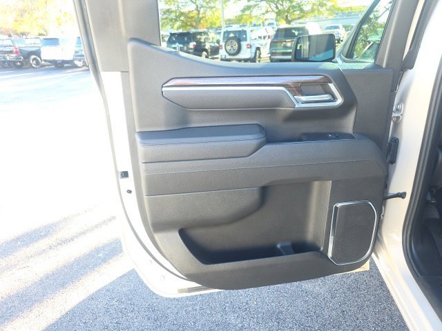 Used 2026 White Sands Chevrolet RST image 29