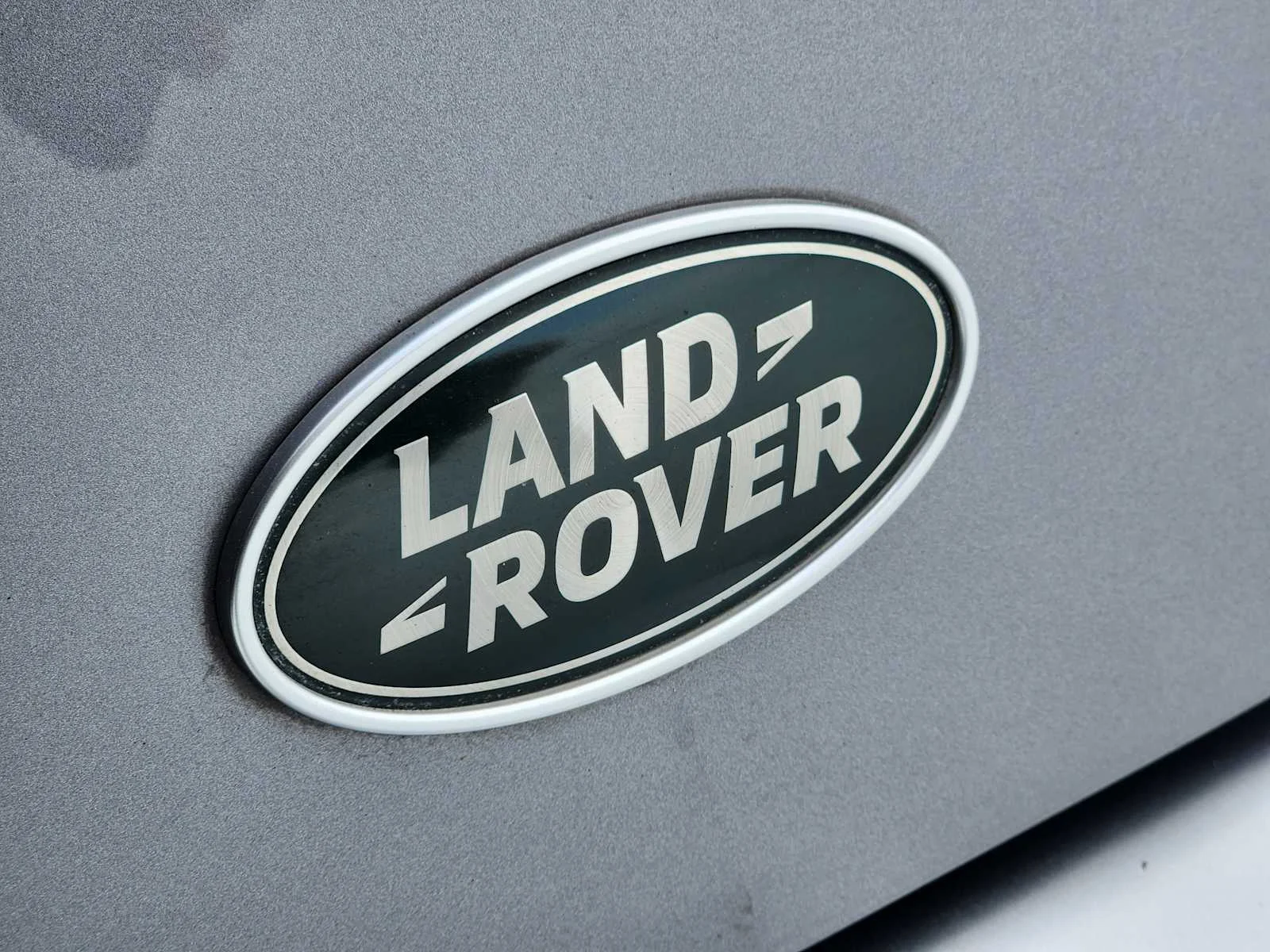 Used 2022 Eiger Grey Metallic Land Rover SE image 11
