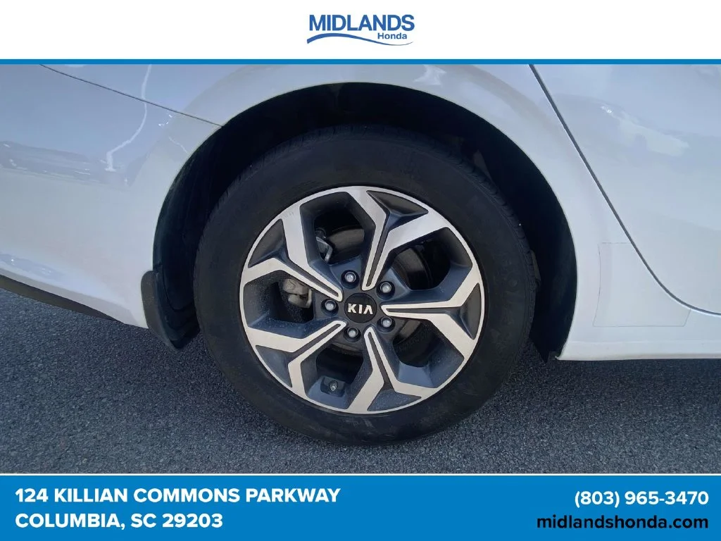 Used 2021 Snow White Pearl Kia LXS image 7