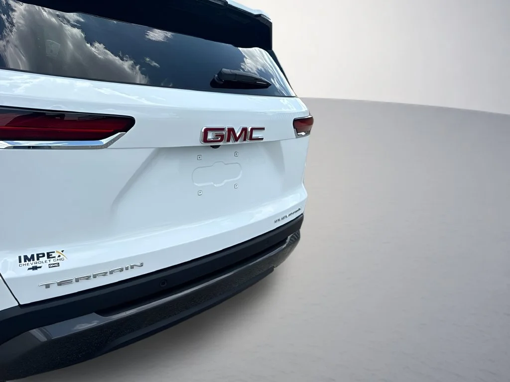 New 2027 Summit White GMC Elevation image 30