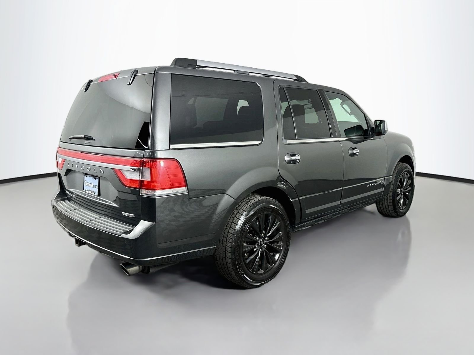 Used 2015 Magnetic Metallic Lincoln Base image 7