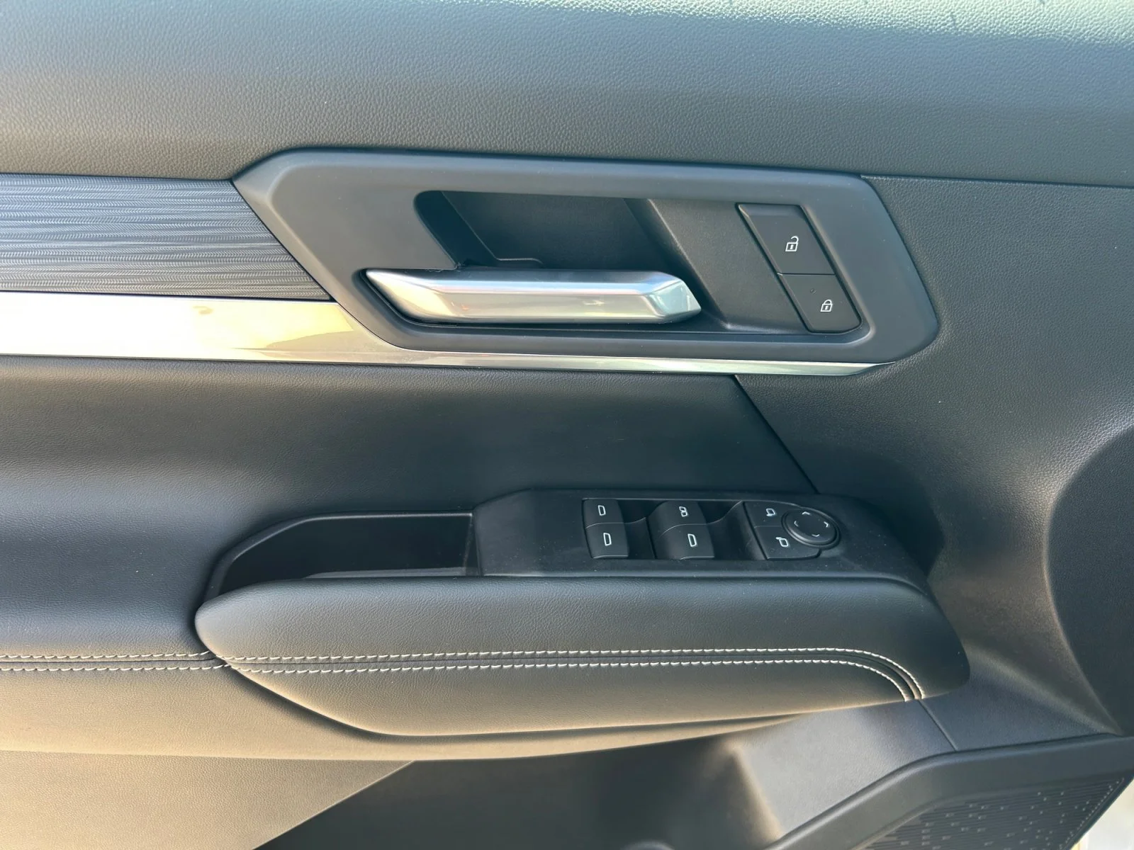 Used 2026 Silver GMC AWD Elevation image 16