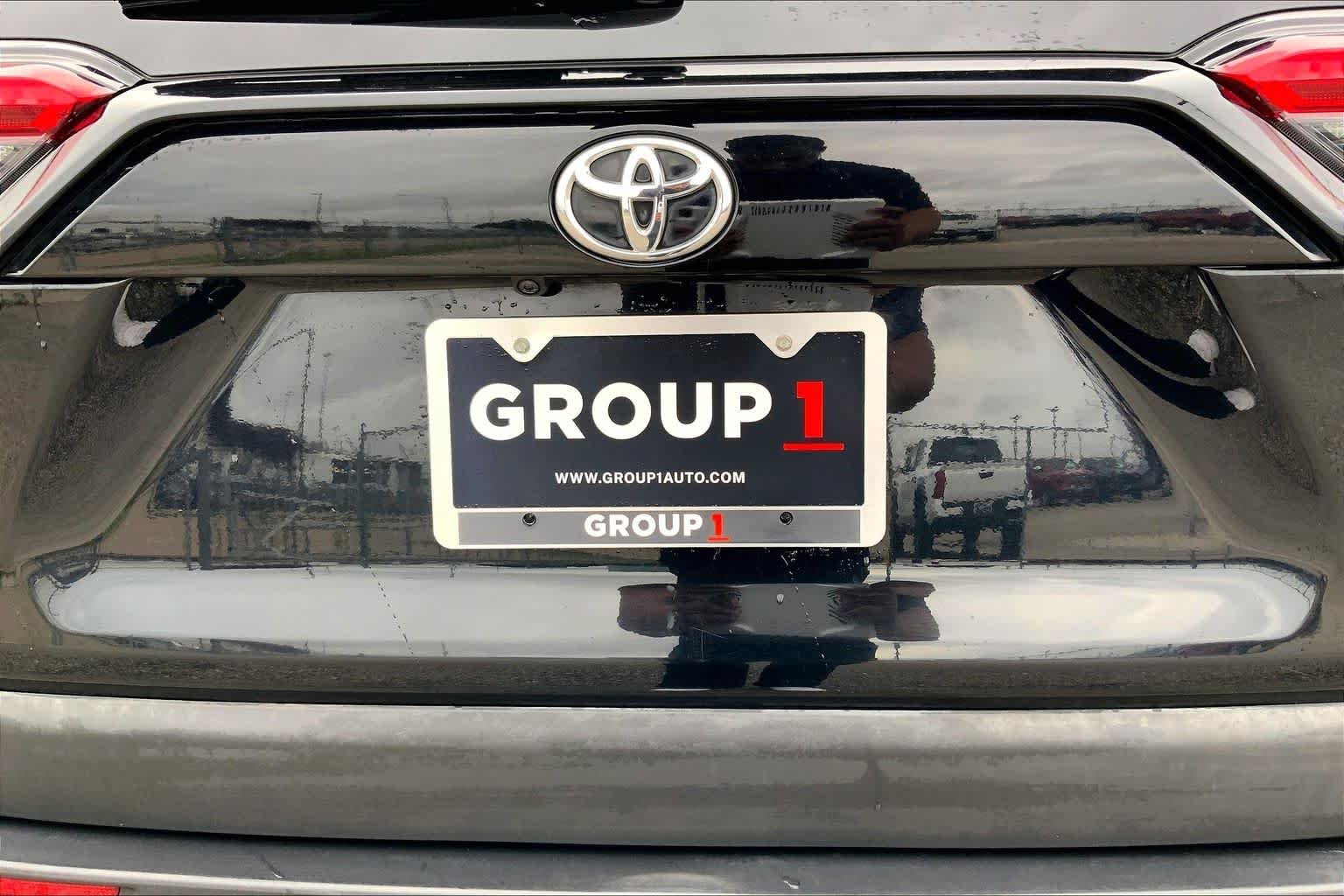Used 2021 Midnight Black Metallic Toyota LE image 10