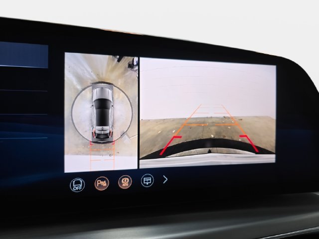 2027 Cadillac LYRIQ Luxury - Photo 19