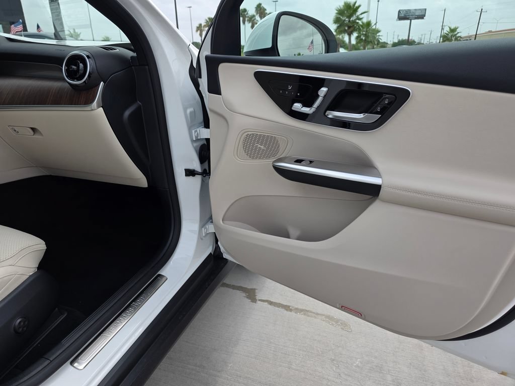 New 2026 Polar White Mercedes-Benz GLC 300 image 45