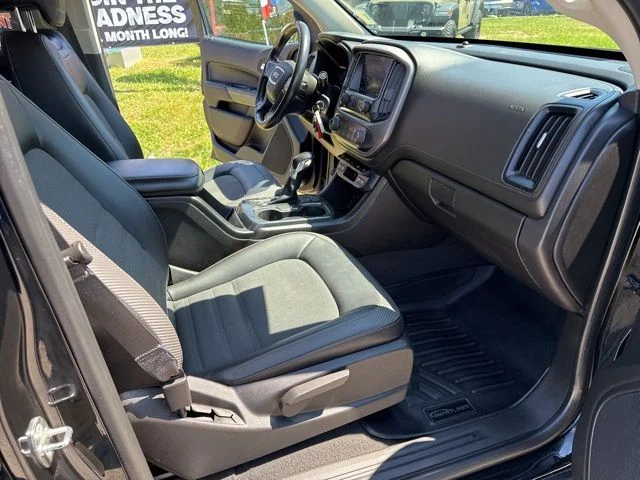 Used 2022 Black GMC AT4 w/Cloth image 26