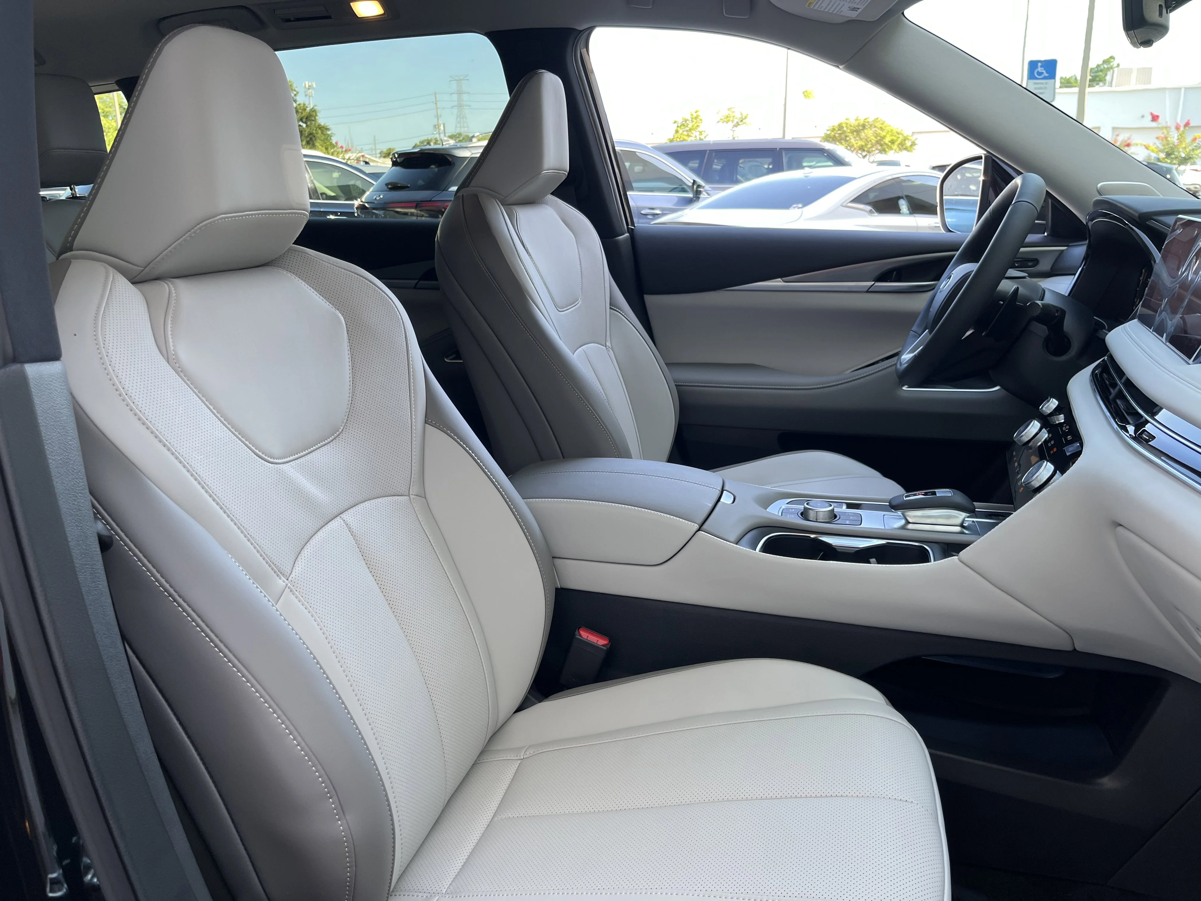 New 2027 Mineral Black INFINITI LUXE image 22