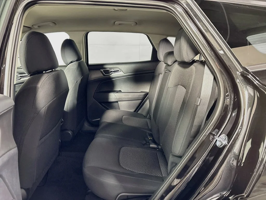 New 2027 Fusion Black Kia LX image 19