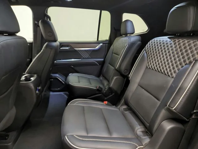 Used 2024  GMC Denali image 22