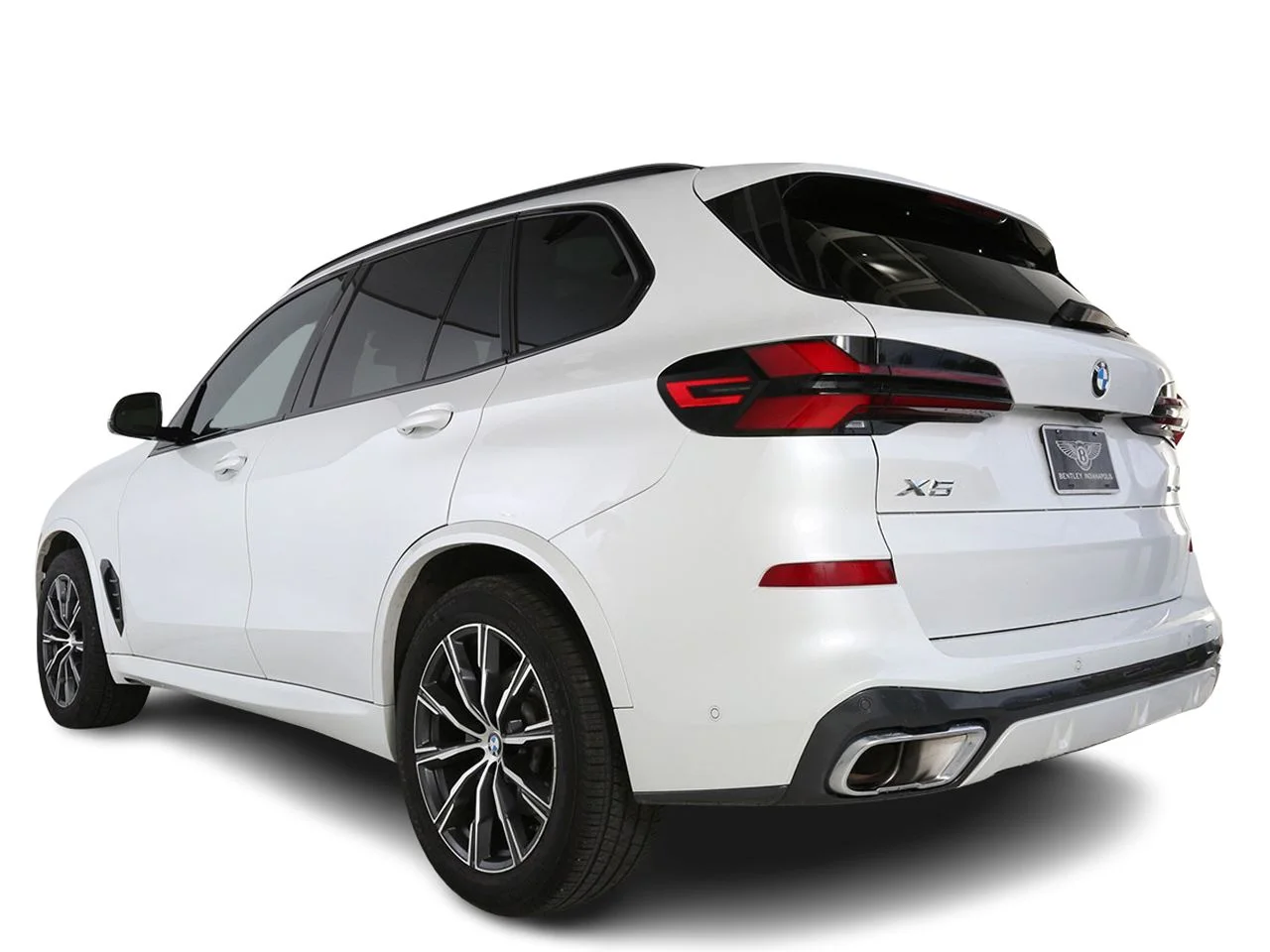 Used 2024 White BMW xDrive40i image 3