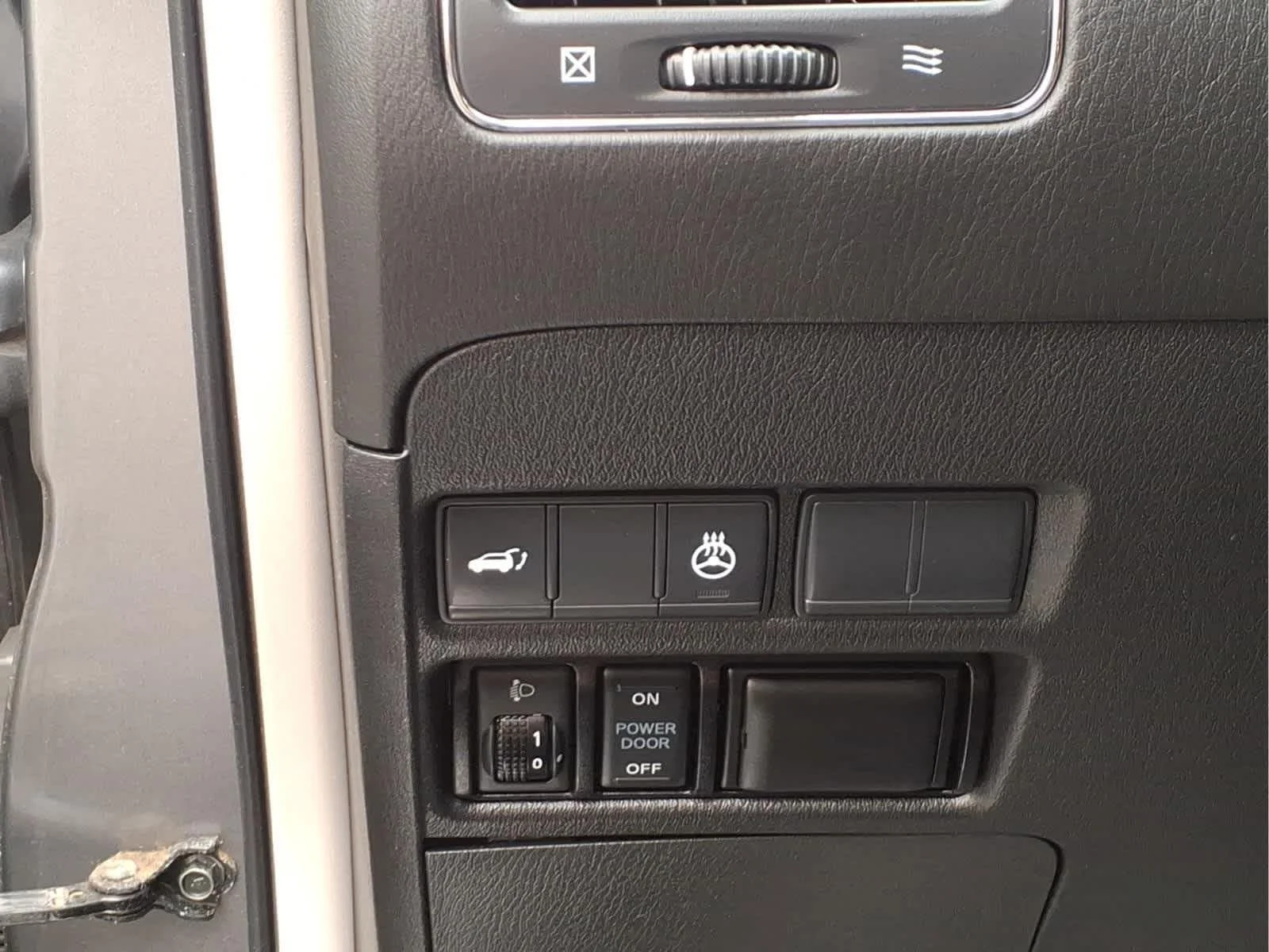Used 2019 Graphite Shadow INFINITI LUXE image 13