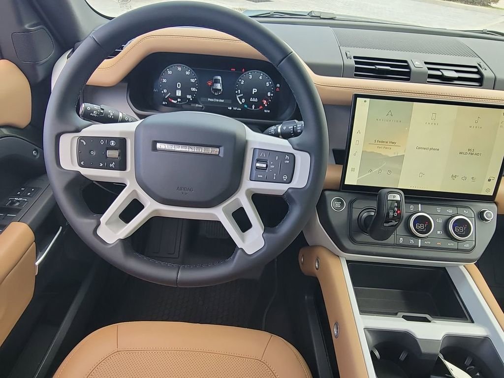 New 2026 Woolstone Green Land Rover X-Dynamic SE image 17