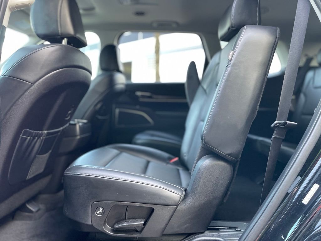 Used 2025 Ebony Black Kia S image 21