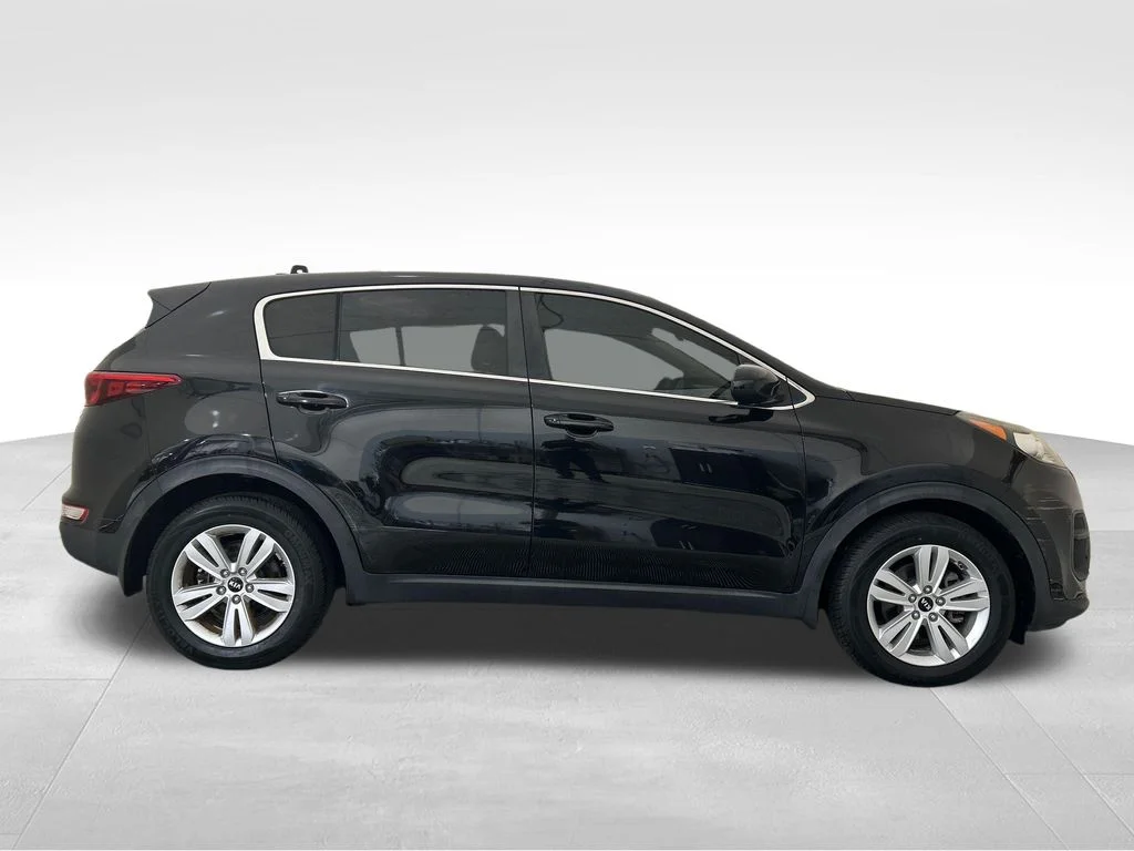Used 2017 Red Kia LX image 7