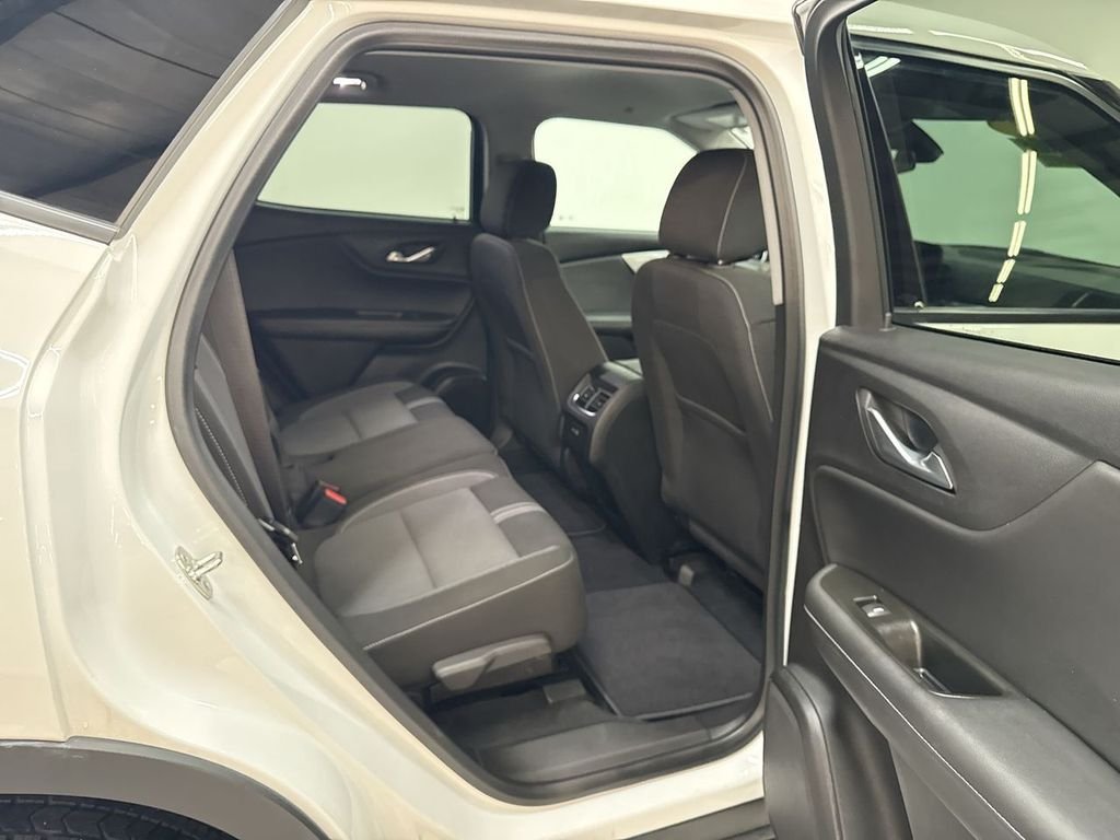 Used 2024 Summit White Chevrolet LT image 18