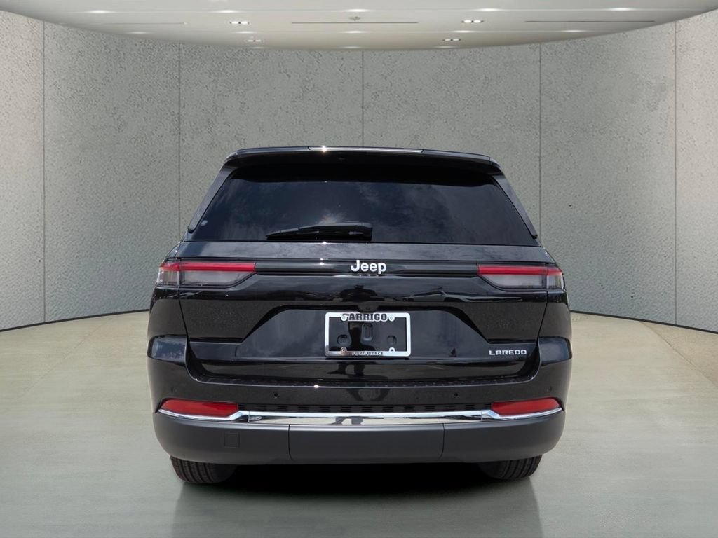 New 2026 Diamond Black Crystal Pearl-Coat Exterior Paint Jeep Laredo image 6