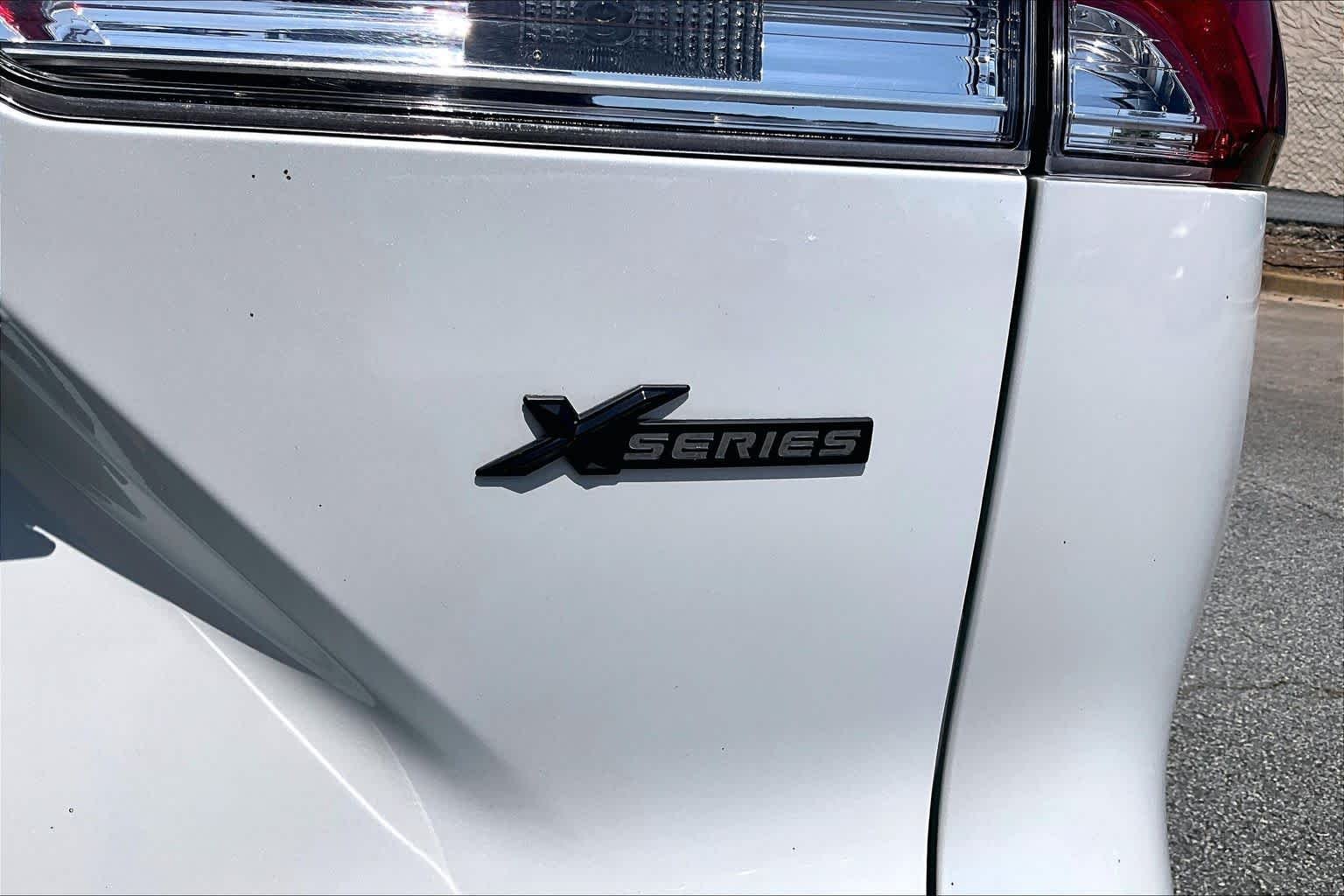 Used 2025 Wind Chill Pearl Toyota L image 10