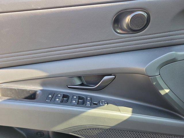2025 Hyundai Elantra Blue - Photo 17